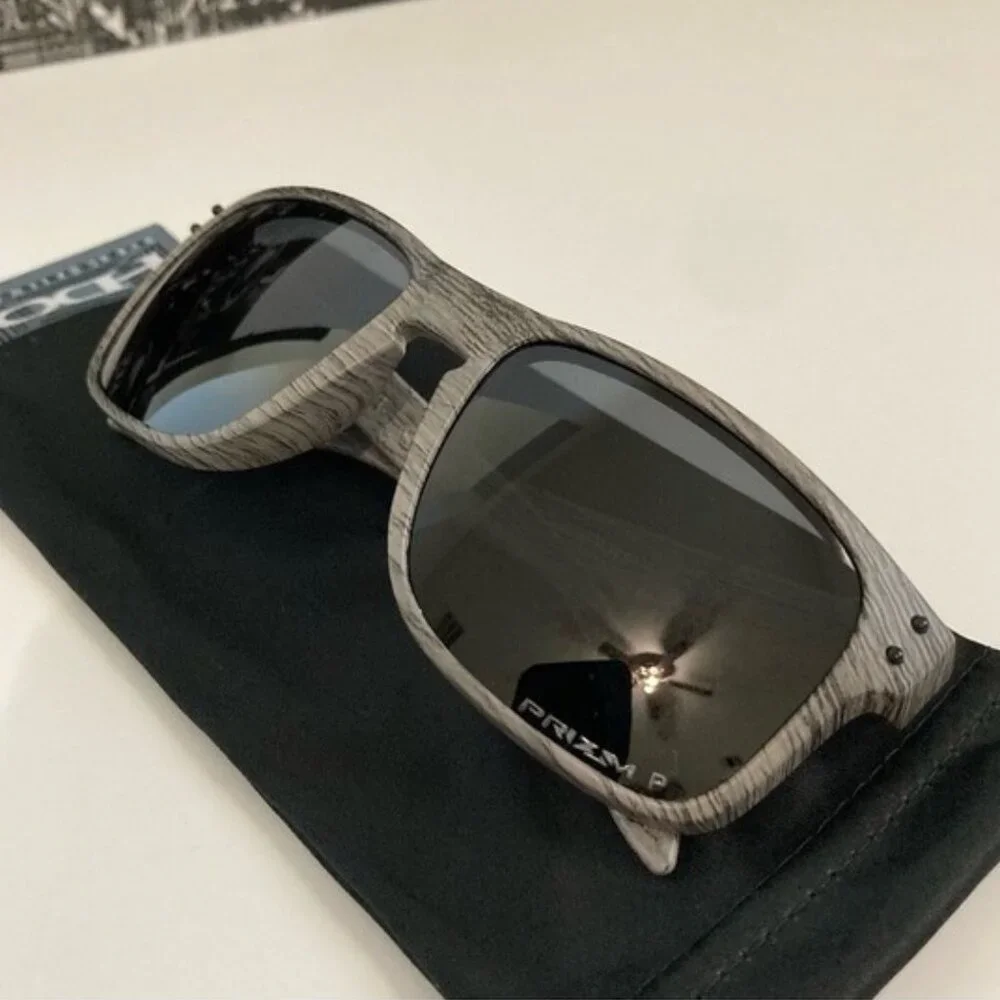 Oakley Holbrook Prizm Polarized Black Lenses OO9102 Woodgrain Frame - Picture 2 of 8